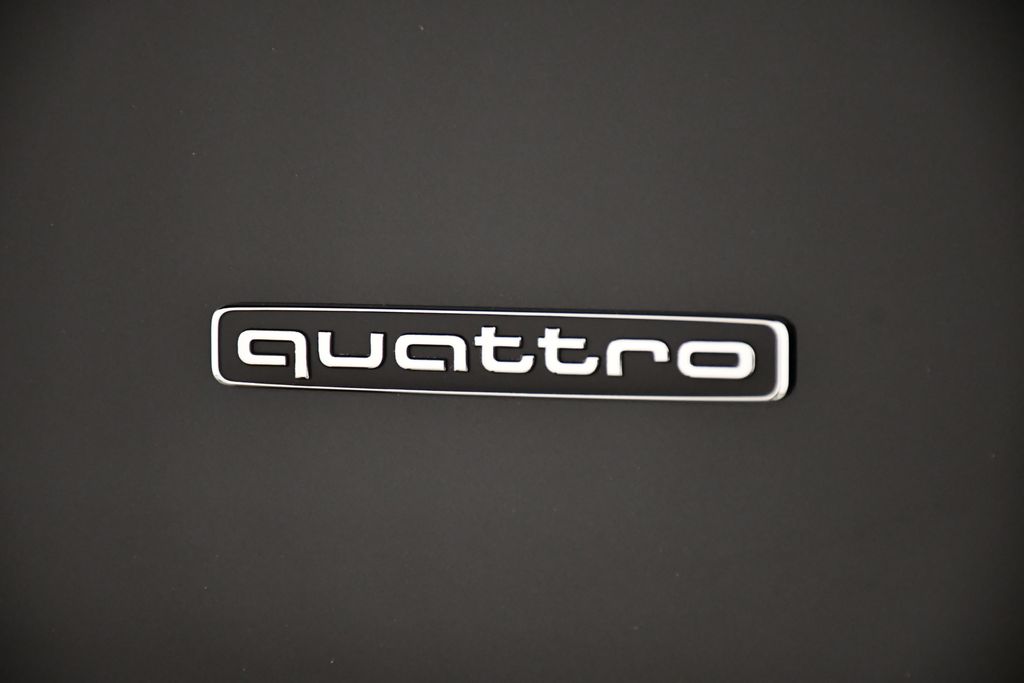 Thumbnail: 2025 Audi Q5 - 10