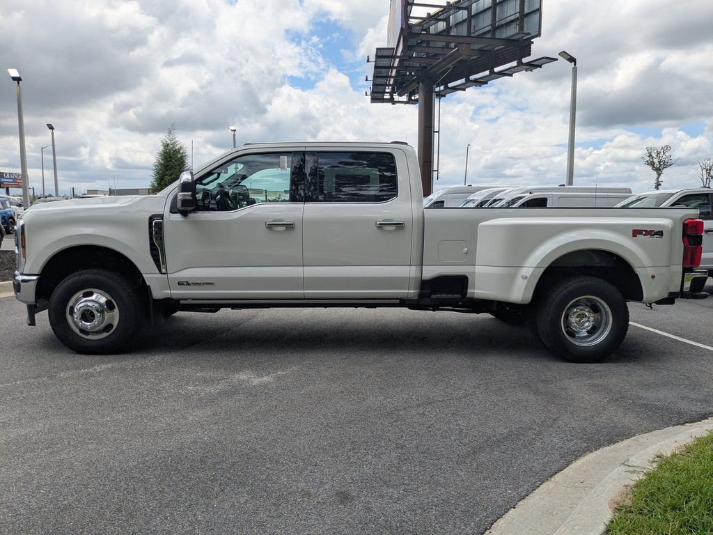 2026 Ford F-350 Super Duty LARIAT