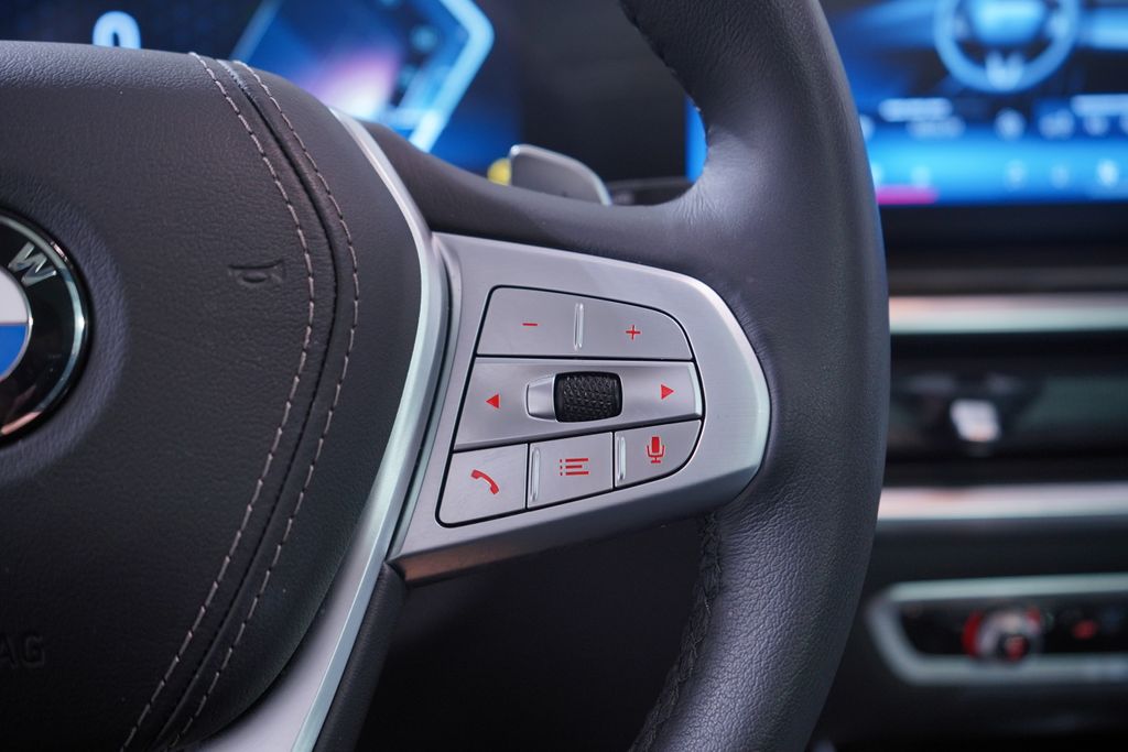 Thumbnail: 2025 BMW X7 - 22