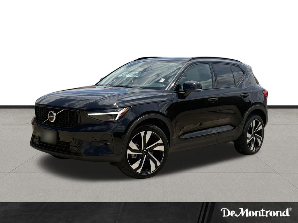 2025 Volvo XC40 B5 Ultra Dark Theme - 0