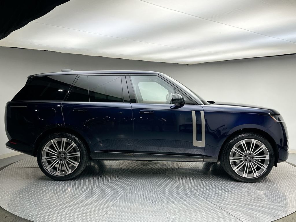2023 Land Rover Range Rover SE 14