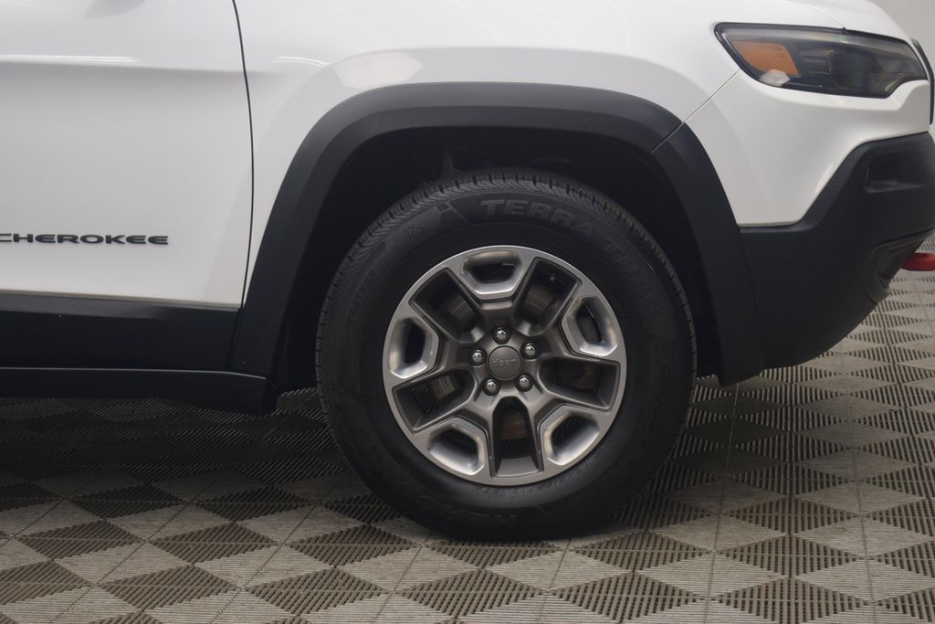 used 2019 Jeep Cherokee car, priced at $14,000