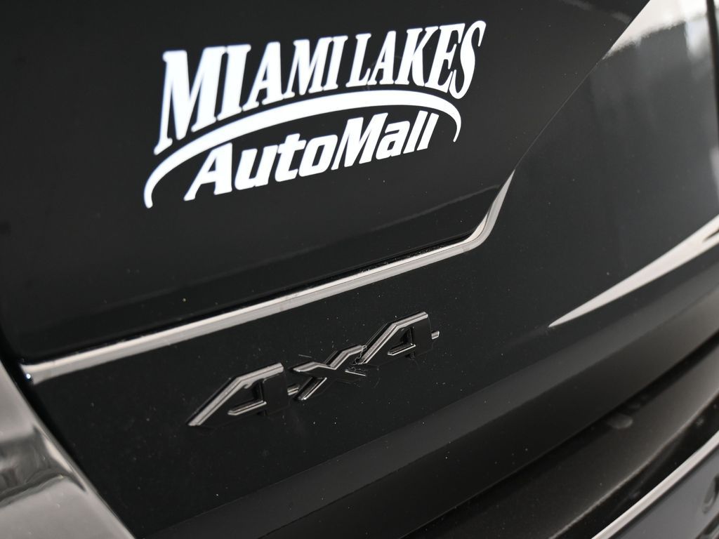 New 2025 Diamond Black Crystal Pearlcoat Jeep Limited image 41