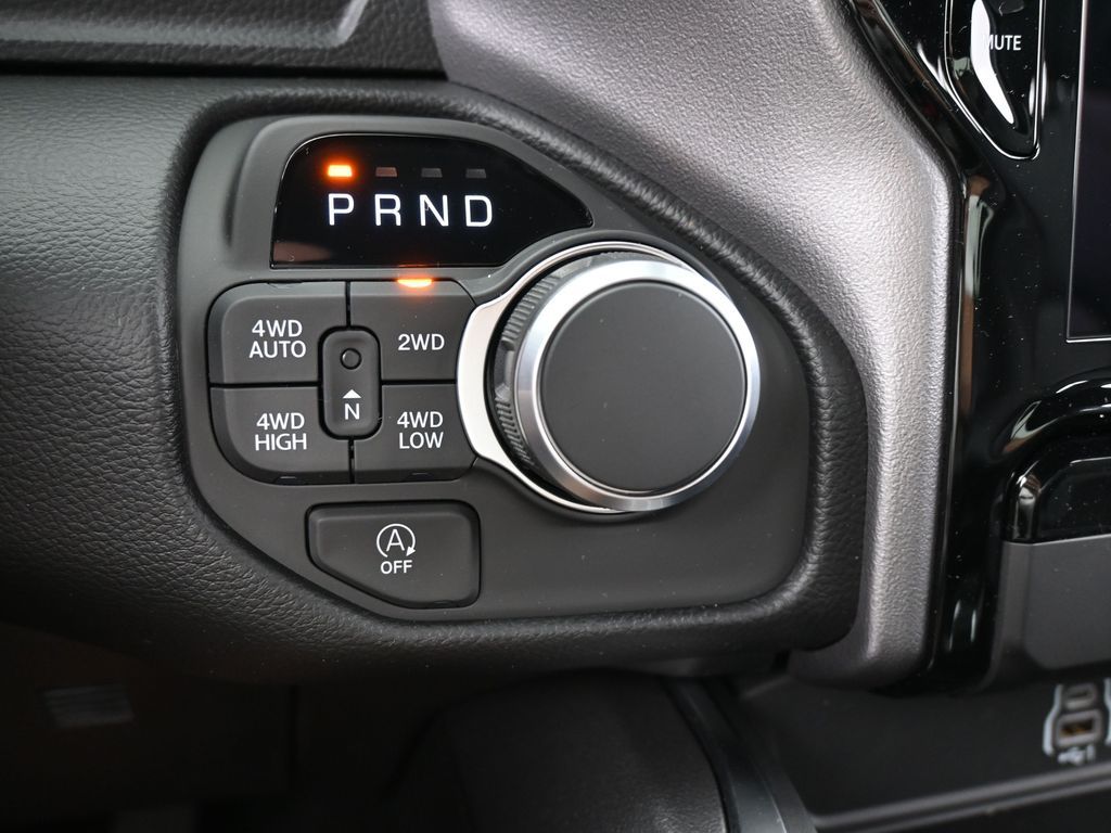 New 2026 Diamond Black Crystal Pearlcoat Ram Big Horn/Lone Star image 26