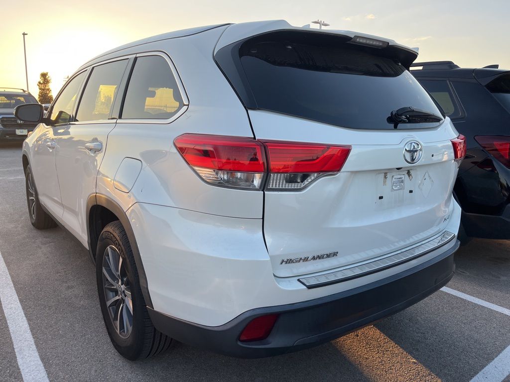Thumbnail: 2019 Toyota Highlander - 4