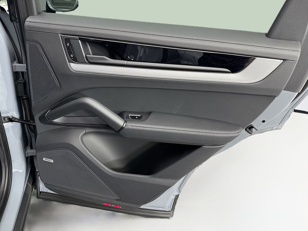 Thumbnail: 2026 Porsche Cayenne - 28