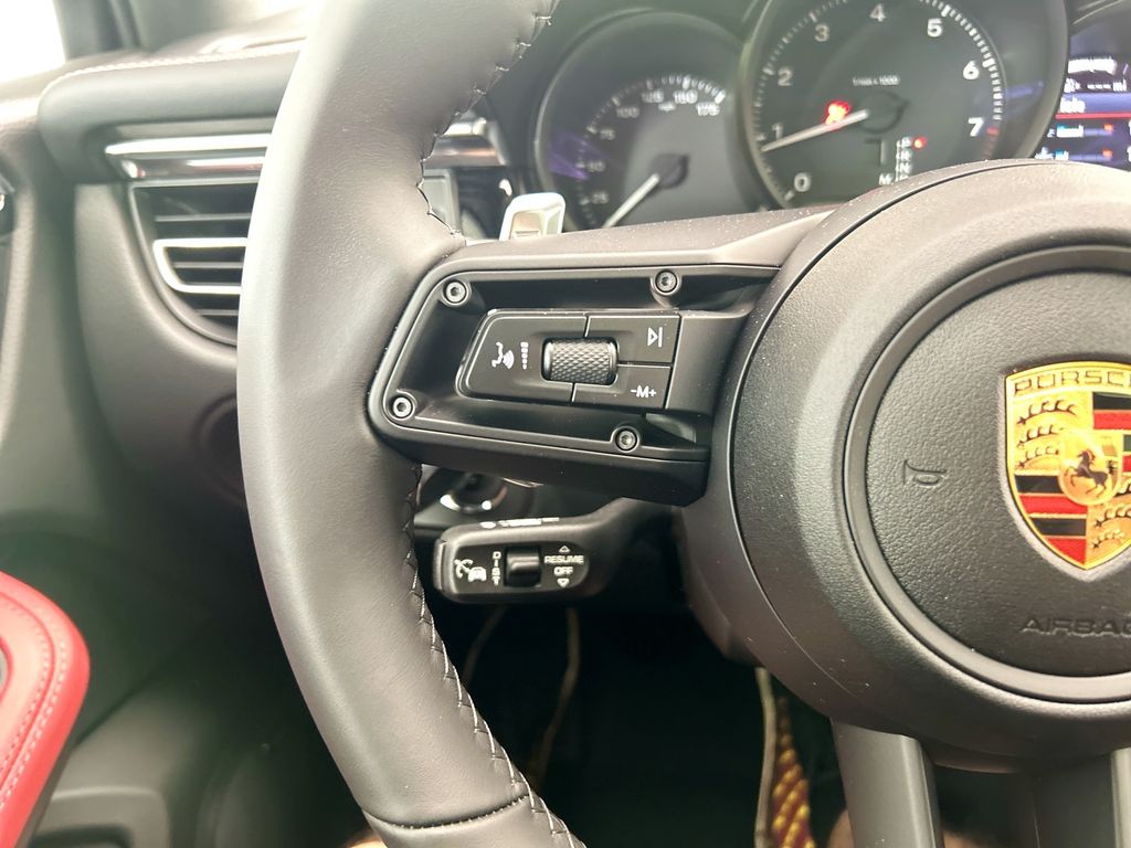 Thumbnail: 2026 Porsche Macan - 13