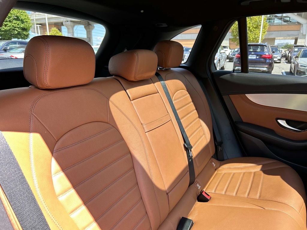 Thumbnail: 2019 Mercedes-Benz GLC - 26