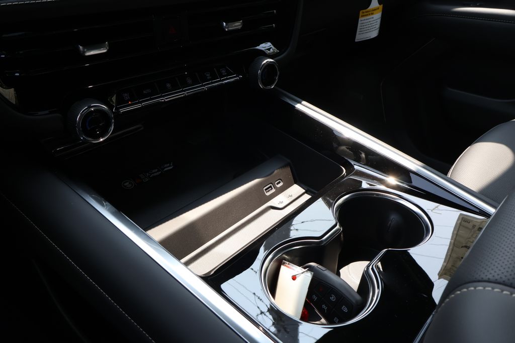 Thumbnail: 2025 Chevrolet Tahoe - 31