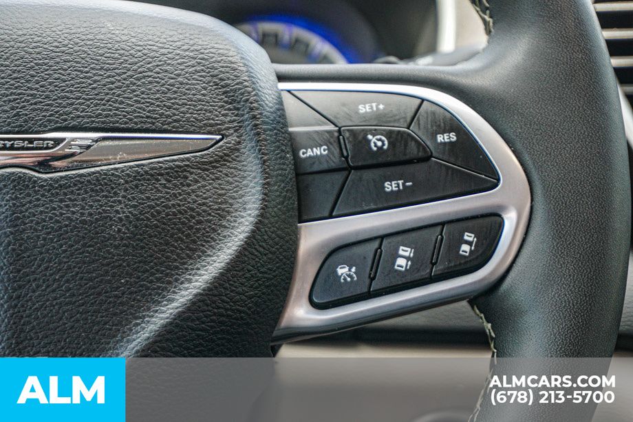 2024 Chrysler Pacifica Touring L photo 29