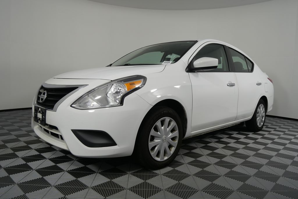 2018 Nissan Versa 1.6 SV 9