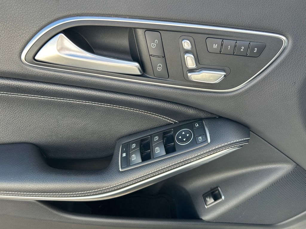 Thumbnail: 2017 Mercedes-Benz CLA - 26