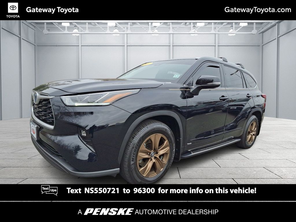 2022 Toyota Highlander Bronze Edition Hero Image