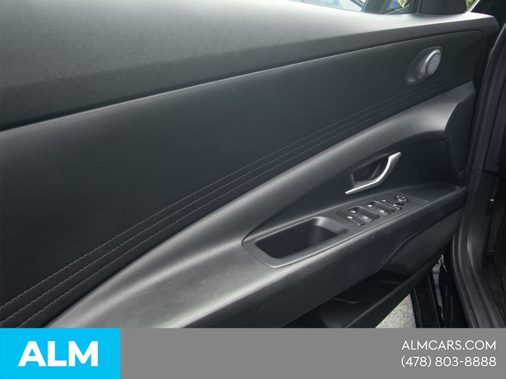 Used 2023 Black Hyundai SEL image 16
