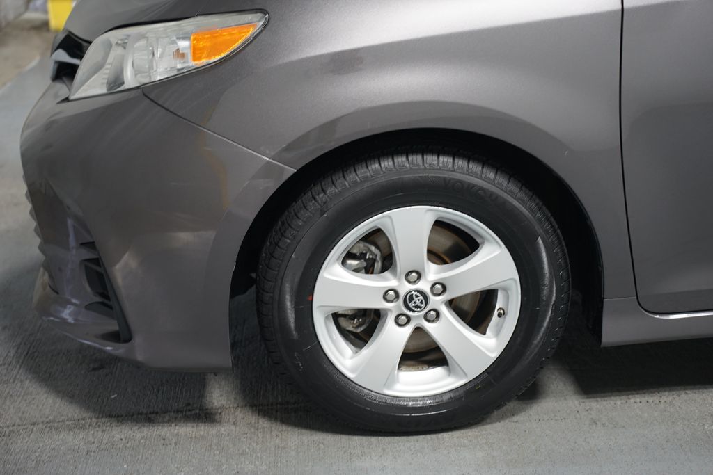 Thumbnail: 2020 Toyota Sienna - 5