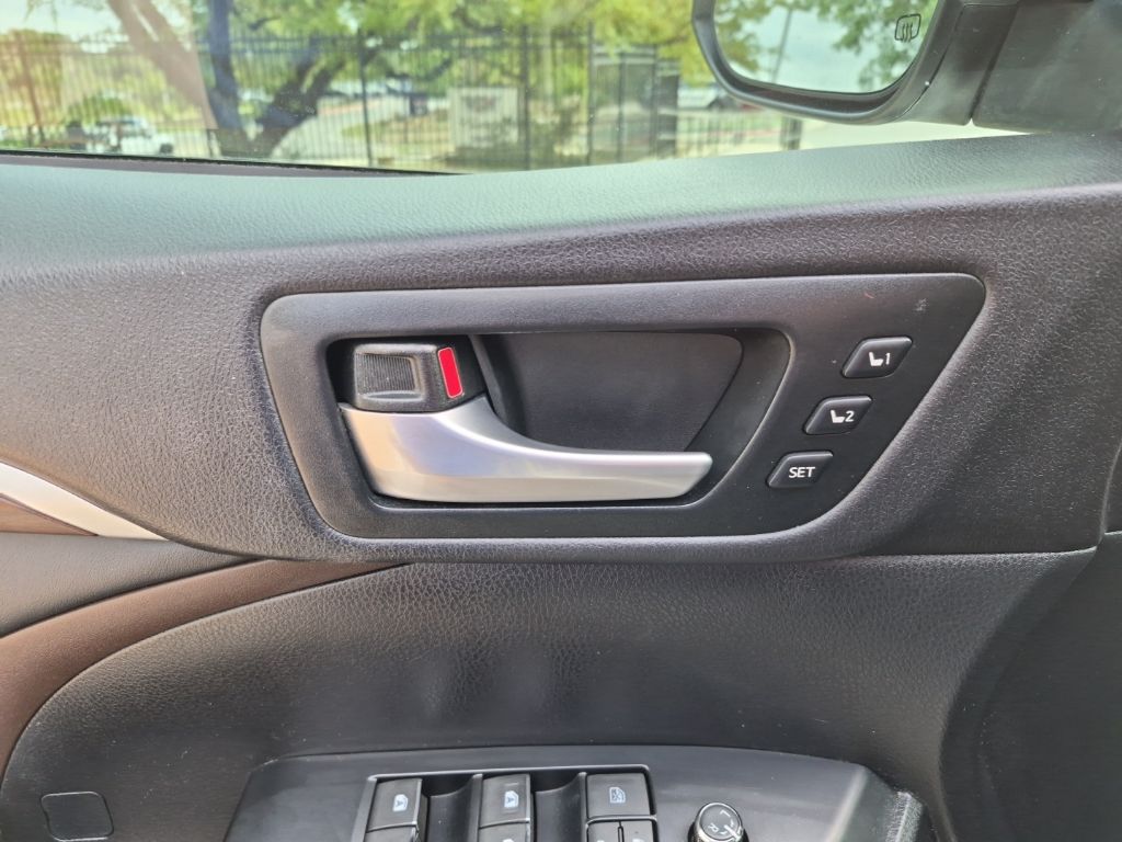 Used Car 2014 Toyota Highlander  Limited For Sale Under $20,000 In Austin, Texas