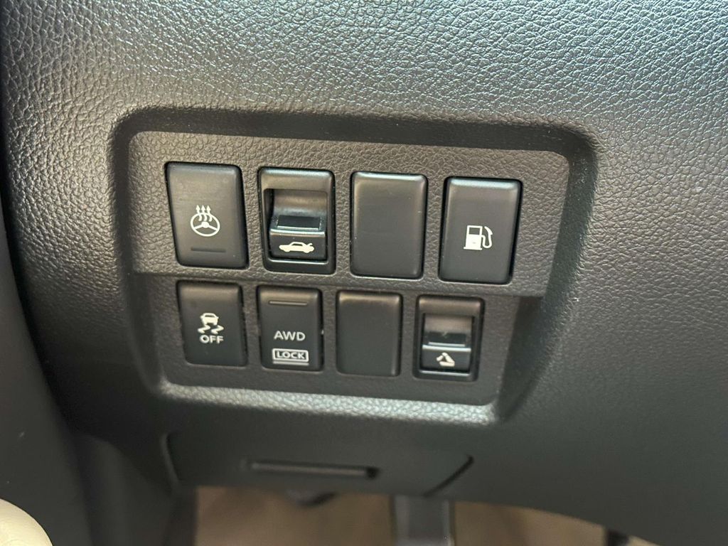 Thumbnail: 2011 Nissan Murano - 17
