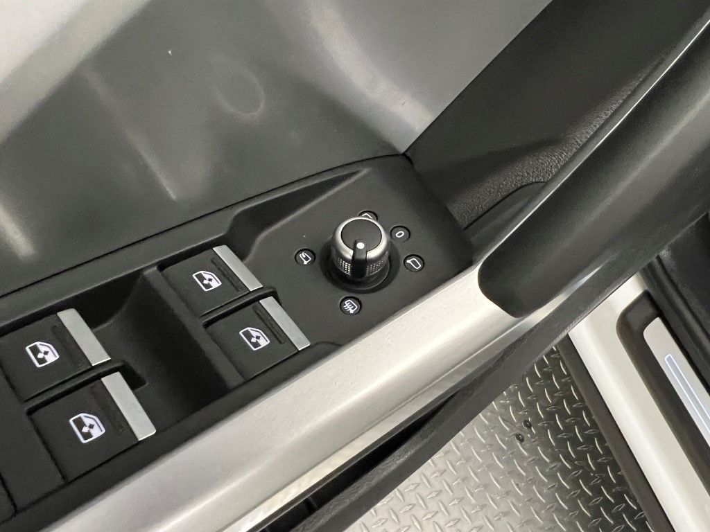 Thumbnail: 2025 Audi Q3 - 30