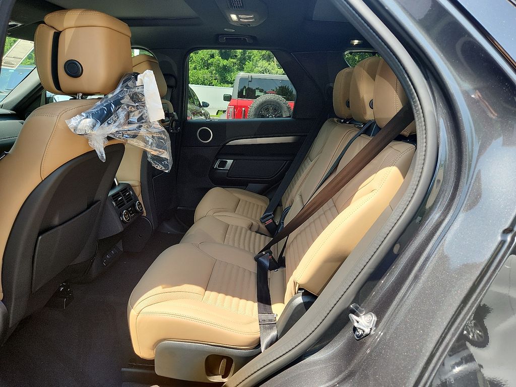 Thumbnail: 2025 Land Rover Discovery - 5