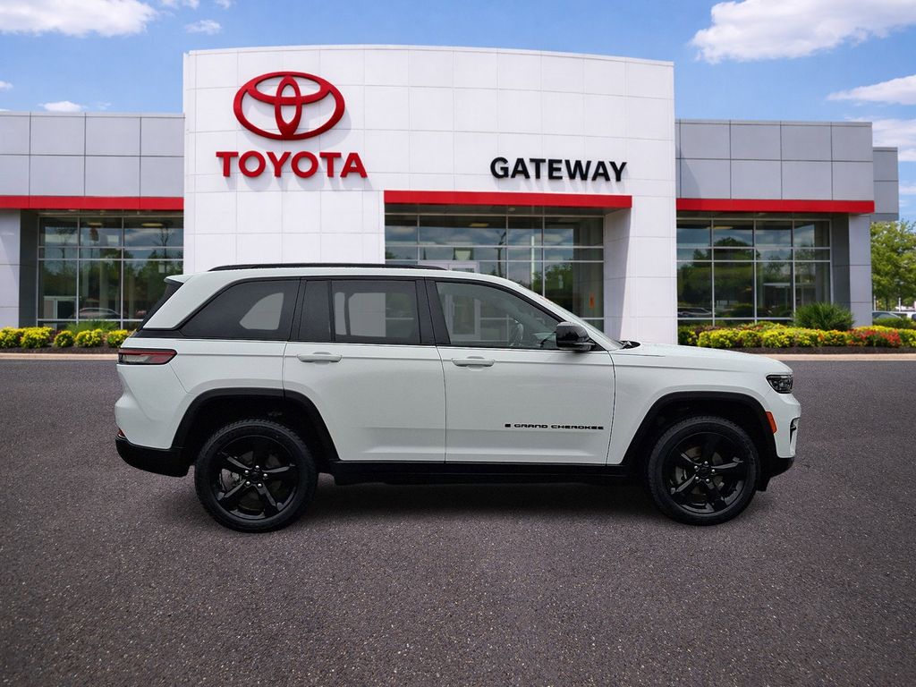 Thumbnail: 2023 Jeep Grand Cherokee - 4