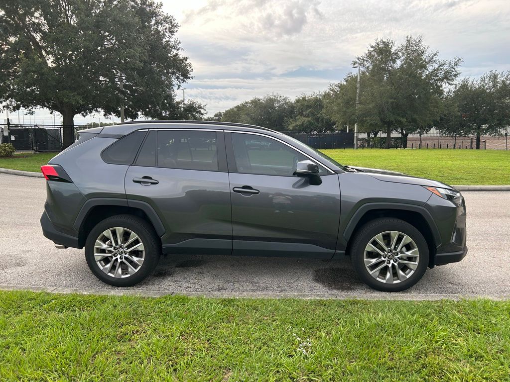 Thumbnail: 2022 Toyota RAV4 - 6