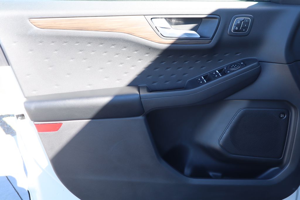 Thumbnail: 2020 Ford Escape - 23