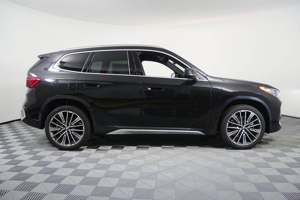 Thumbnail: 2025 BMW X1 - 2