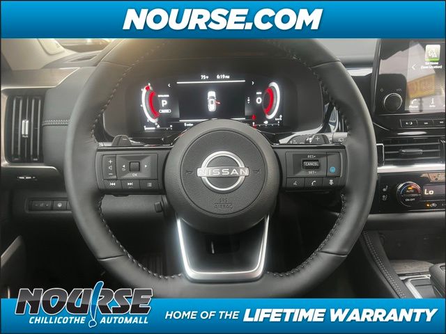 2024 Nissan Pathfinder Platinum photo