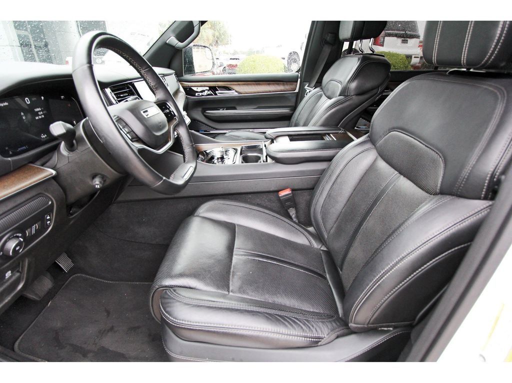 2023 Jeep Grand Wagoneer Base - 5