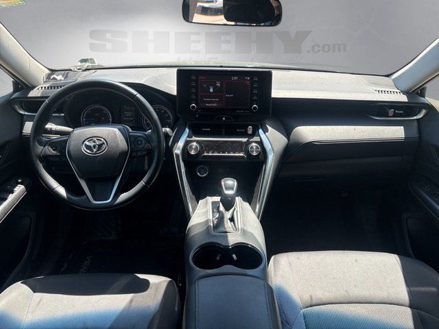 Used 2021  Toyota LE image 3