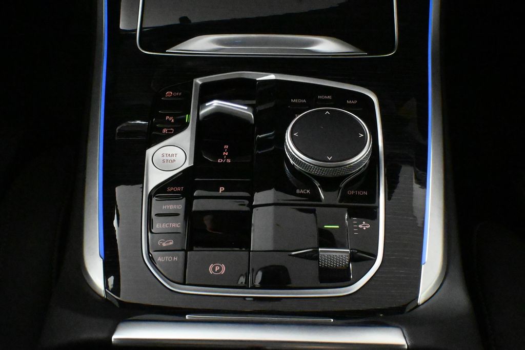 2025 BMW X5 xDrive50e 26