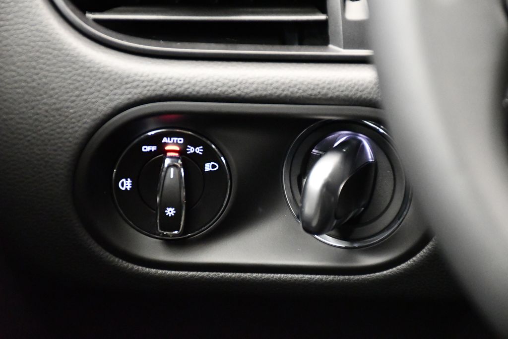 Thumbnail: 2025 Porsche Macan - 26