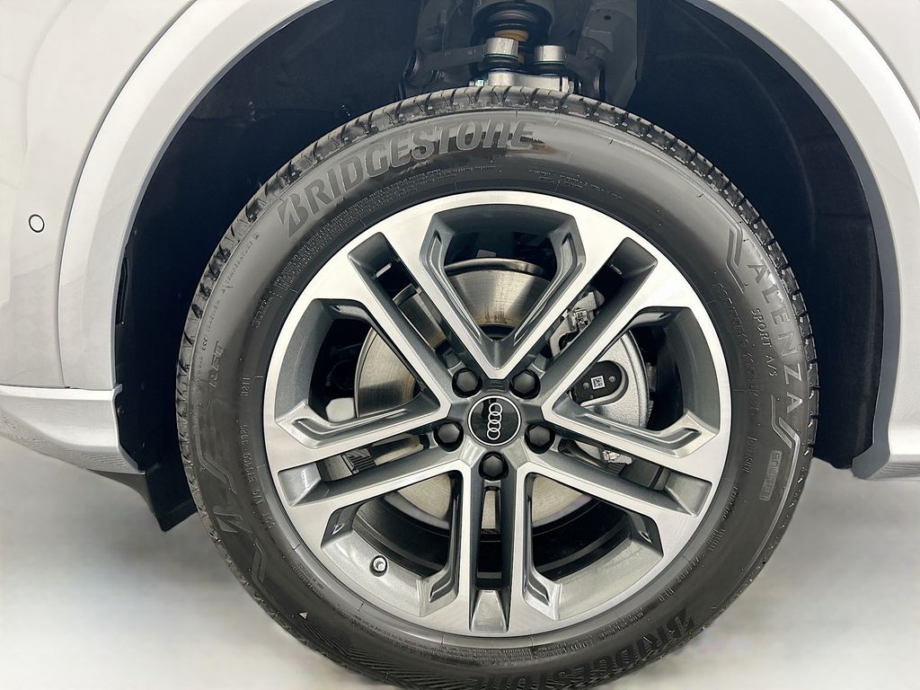 Thumbnail: 2025 Audi Q5 - 30