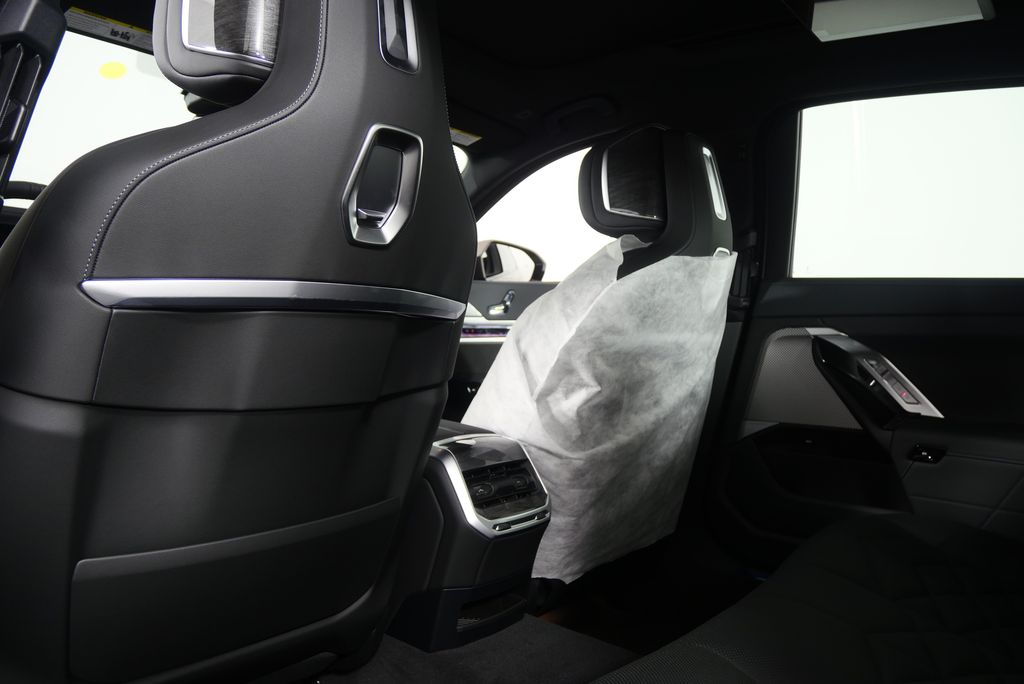 Thumbnail: 2025 BMW 7 Series - 17