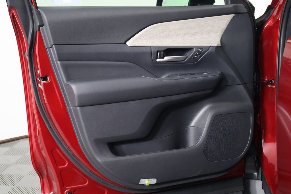 Thumbnail: 2025 Toyota Grand Highlander - 13