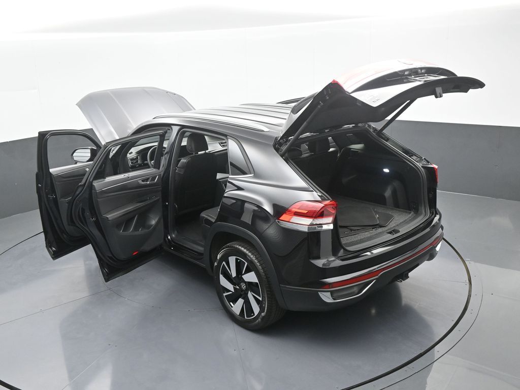 Used 2024 Deep Black Volkswagen 2.0T SE w/Technology image 65