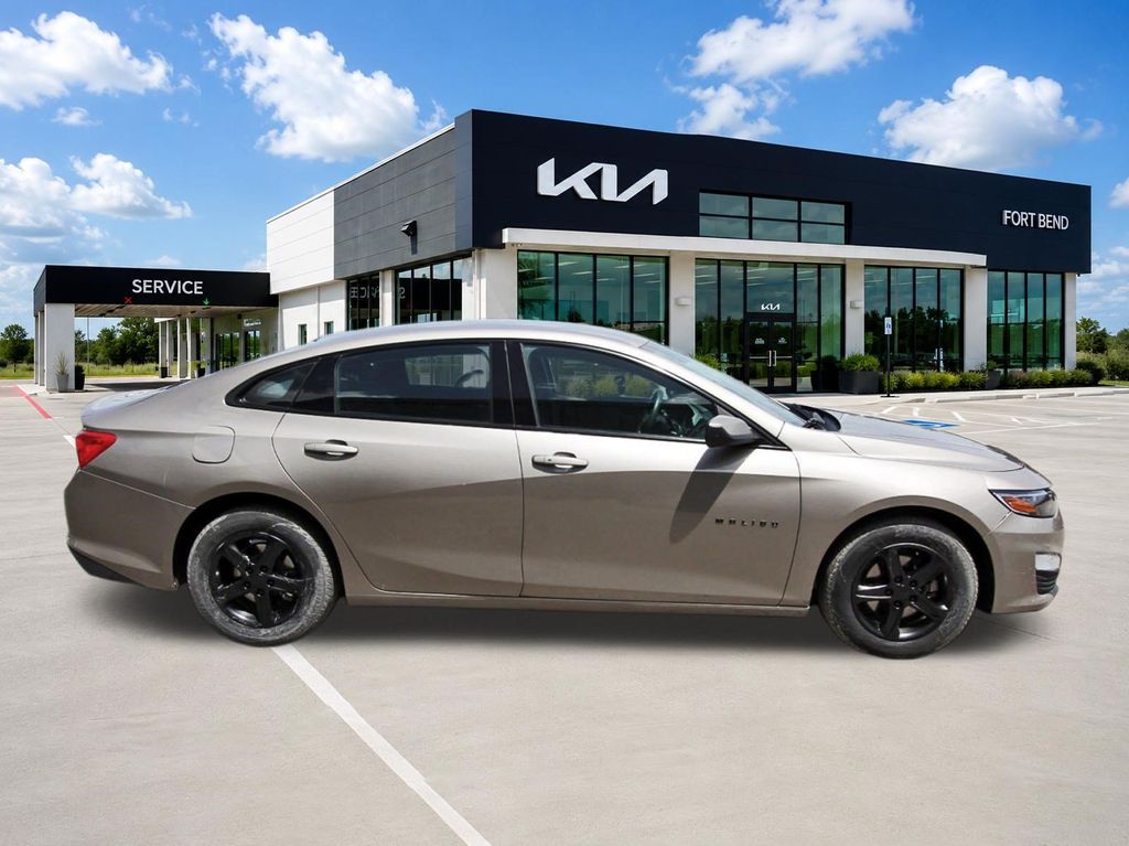 2023 Chevrolet Malibu LT - 3