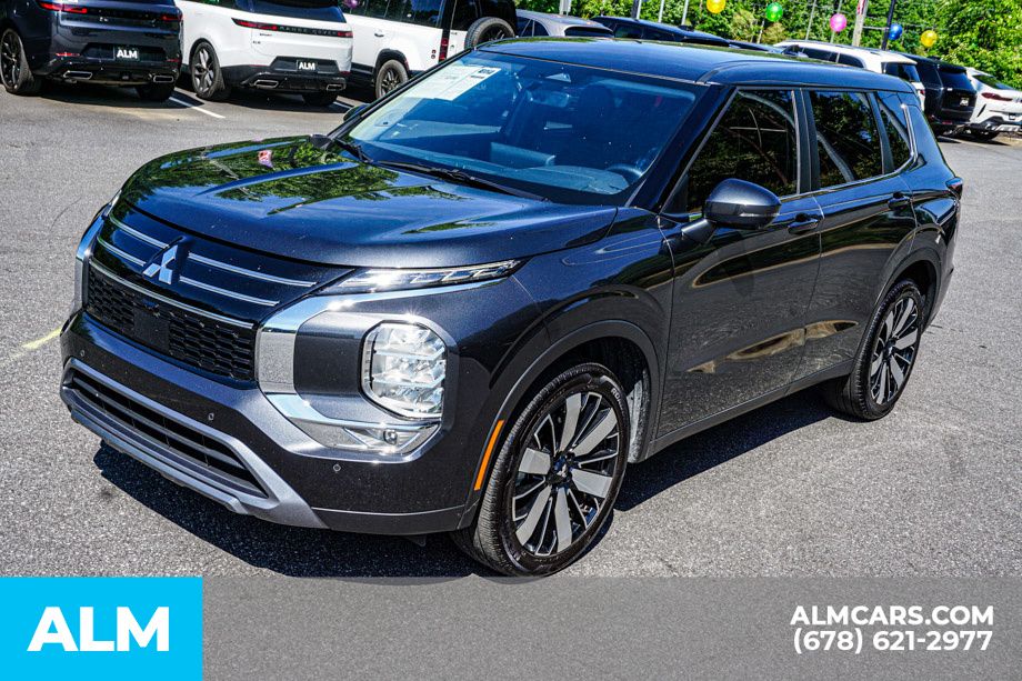 Used 2025 Gray Mitsubishi SE image 15