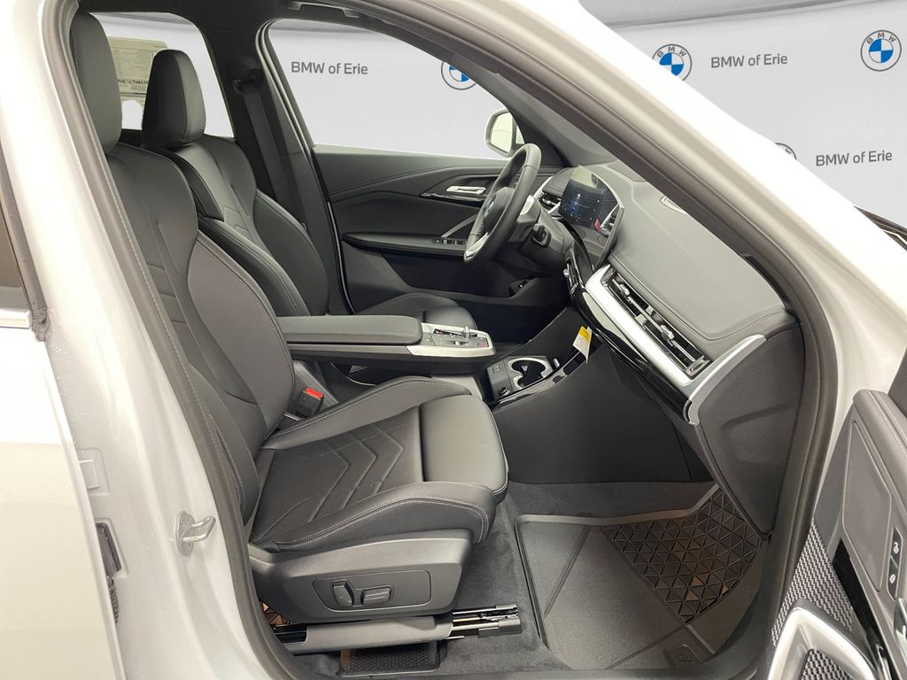 New 2026 Mineral White Metallic BMW xDrive28i image 12