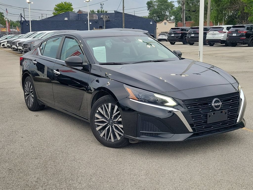 Super Black Clearcoat 2025 Nissan Altima Sedan Front-Wheel Drive Continuously Variable Transmission