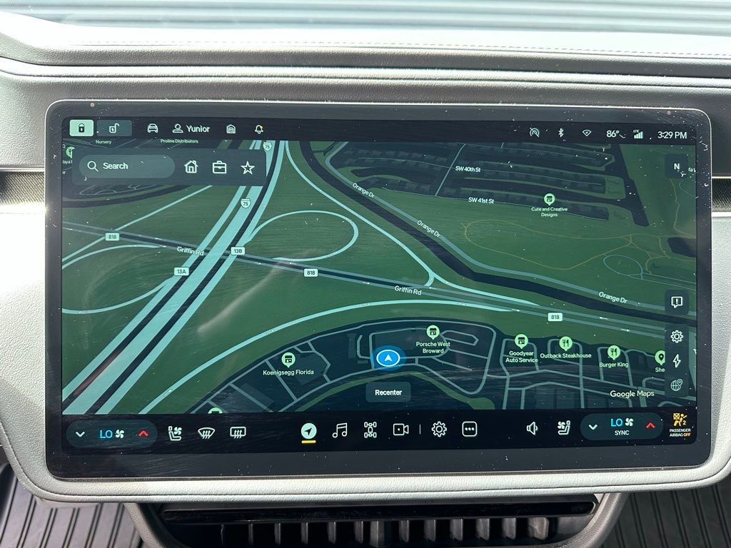 Thumbnail: 2025 Rivian R1S - 25