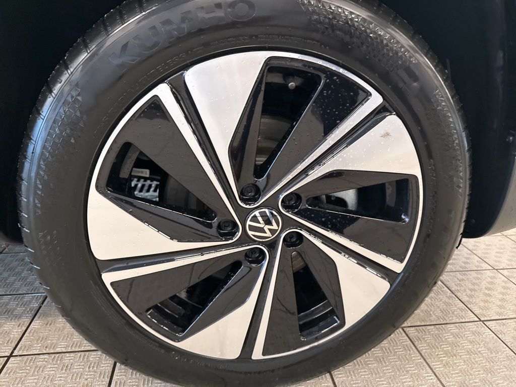 2024 Volkswagen Taos SE photo 5