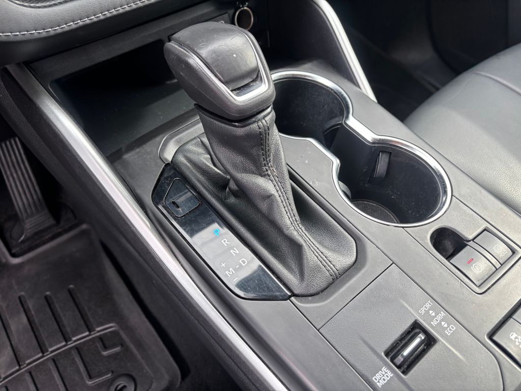 Used Car 2022 Toyota Highlander  Xle For Sale Under $30,000 In Austin, Texas