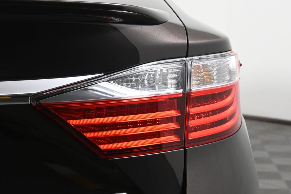 Thumbnail: 2015 Lexus ES - 13