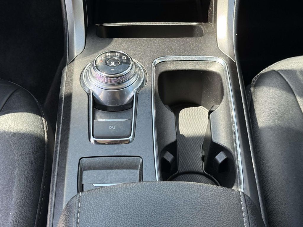 Used 2018 Black Ford SE image 23