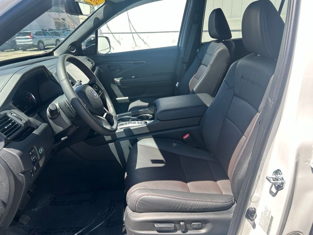 View vehicle photo 7