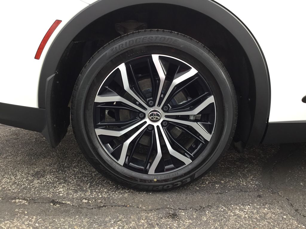 Thumbnail: 2023 Toyota Crown - 11