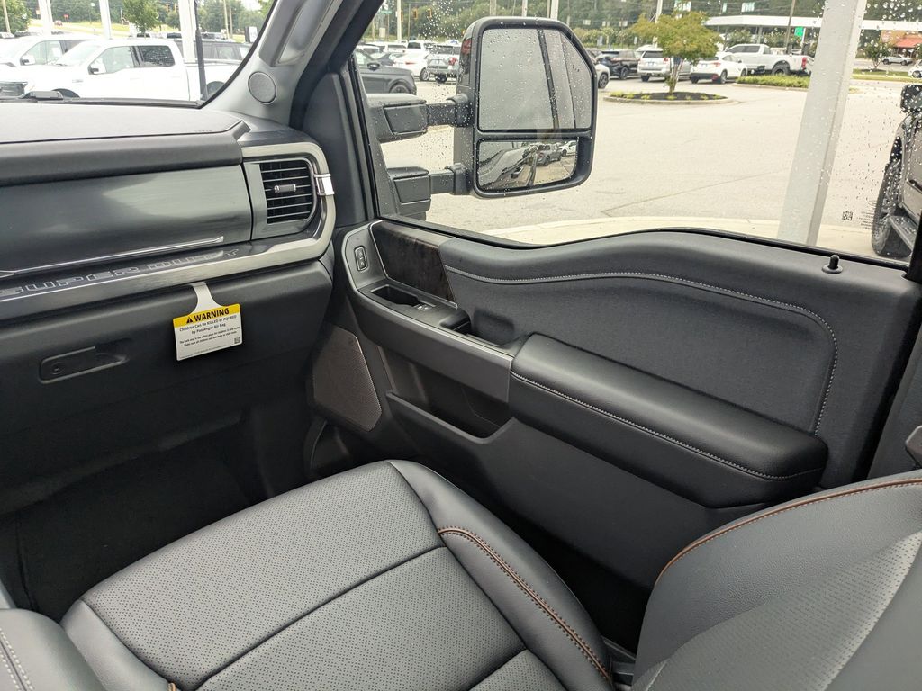 2025 Ford F-250 Super Duty Black Widow