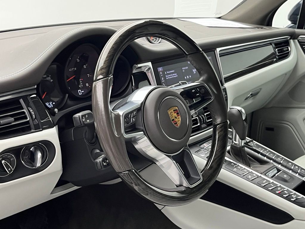 Thumbnail: 2021 Porsche Macan - 4
