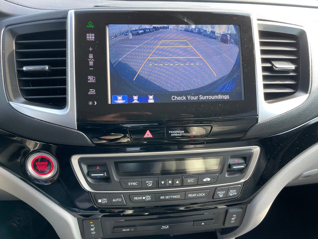 Thumbnail: 2016 Honda Pilot - 17